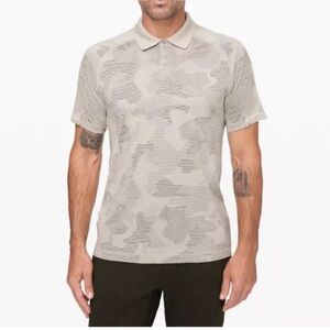Lululemon Metal Vent Tech Polo *Geo Camo‎ in 
Carbon Dust / Muslin / Black.
